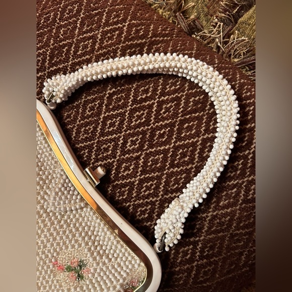 Code bead Vintage 1950's Antique Ivory Floral Beaded Purse - Picture 5 of 12